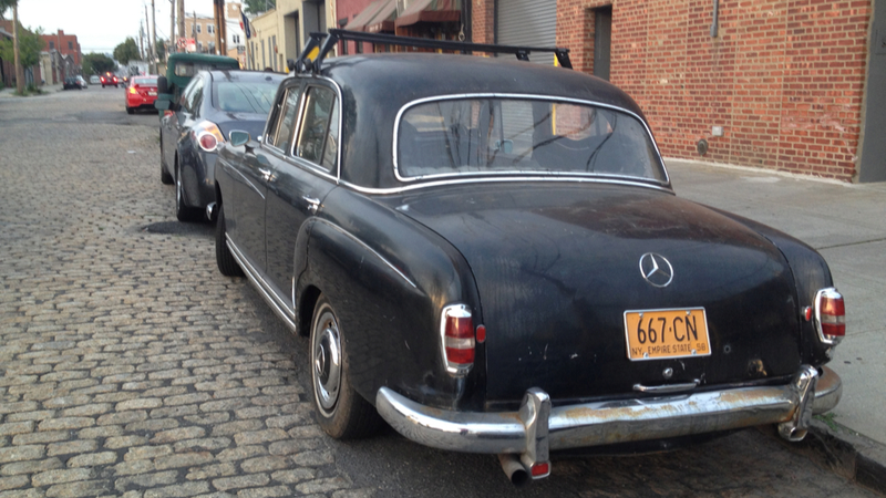 Illustration for article titled Take A Break And Relax With A Little Old Mercedes
